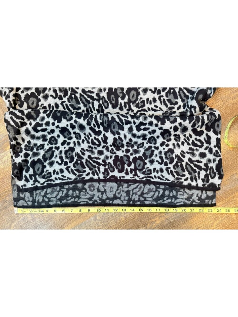Calvin Klein Black White Leopard Print Crewneck Sweater Pullover Womens M - Picture 4 of 9